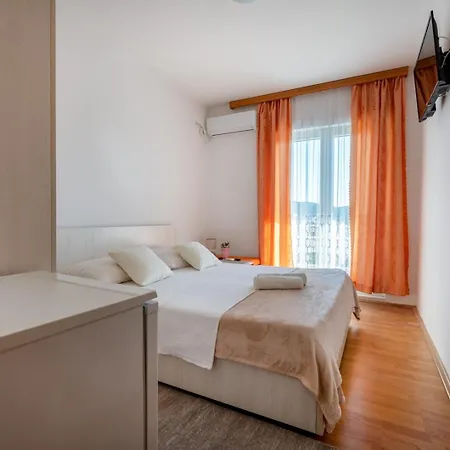 Apartments&rooms La Putalina Casa de hóspedes 3*