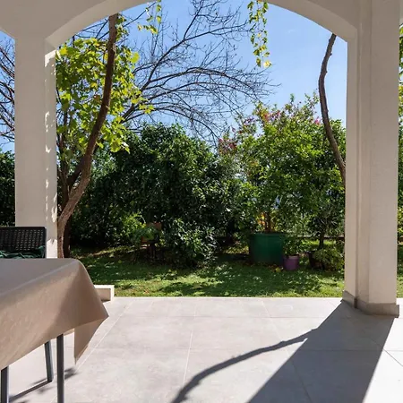 Apartments&rooms La Putalina 3*