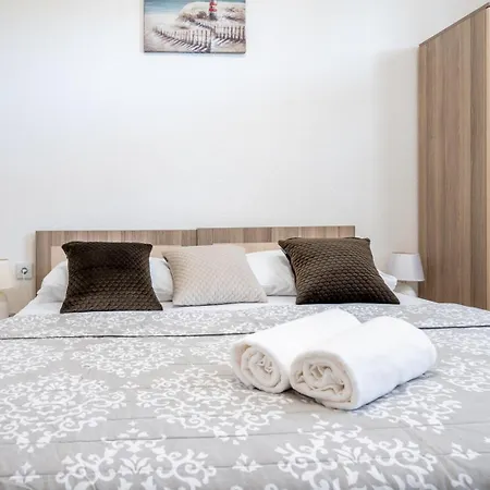 Apartments&rooms La Putalina 3*